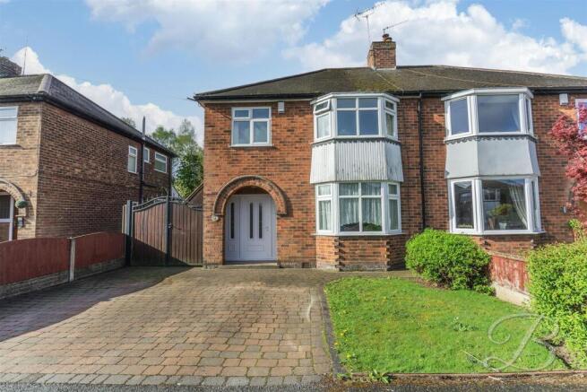 3 bed property, in Leabrooks Avenue, £220,000