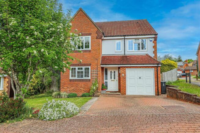 4 bed property, in Chilham Close, £750,000
