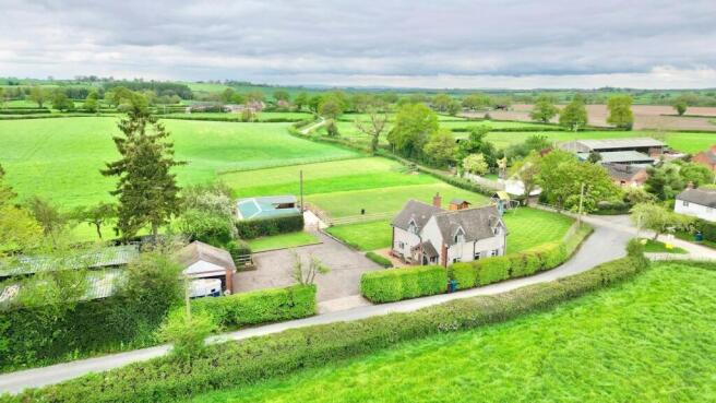 3 bed property, in Cash Lane, £635,000