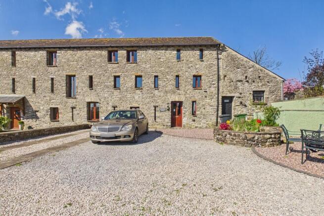 4 bed property, in Apple Tree Barn, £465,000