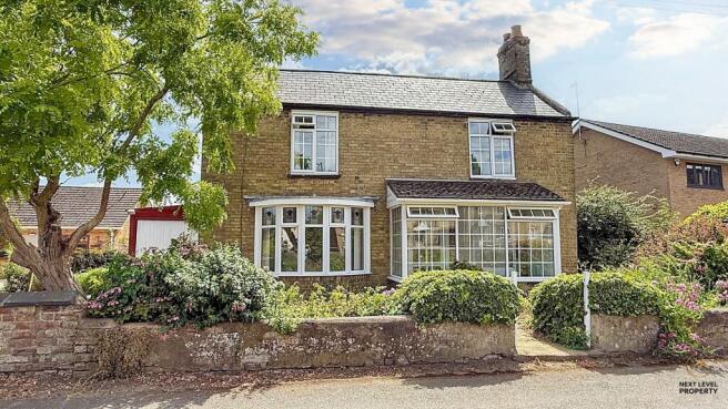 3 bed property, in Well Creek Road, £190,000