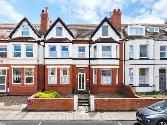 6 bed property, in Avondale Road, £425,000
