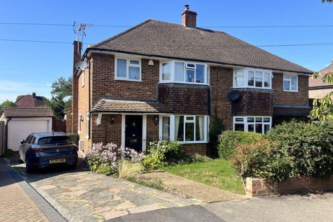 3 bed property, in Langbourne Way, £885,000