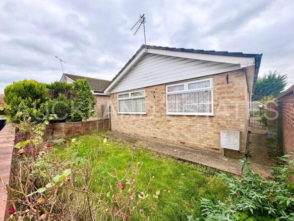 2 bed property, in Knolles Crescent, £450,000