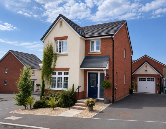 3 bed property, in Comin Y Coed, £310,000