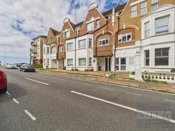 2 bed property, in Park Road, £175,000
