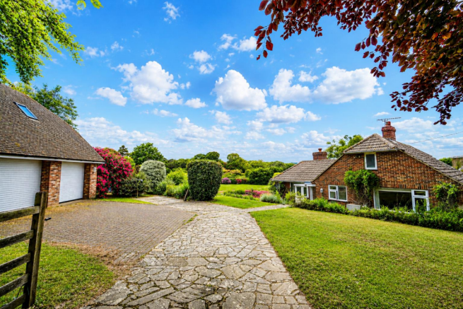 3 bed property, in Pett Road, £775,000