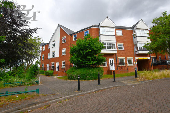 2 bed property, in Northcroft Way, £130,000