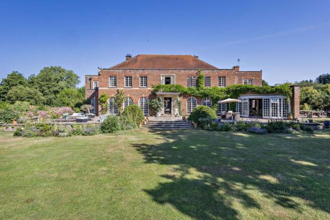 7 bed property, in Broadfield, £2,495,000