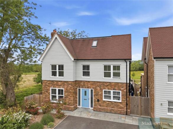 5 bed property, in Grove Lane, £1,200,000
