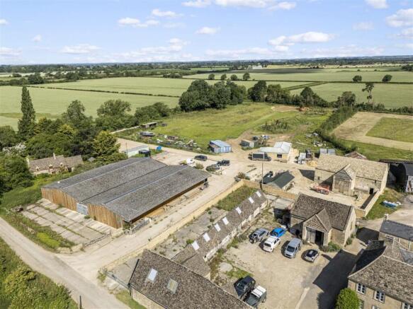 3 bed property, in Kelmscott, £850,000