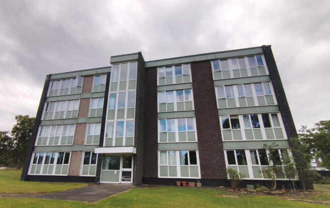2 bed property, in St. Keverne Square, £63,000