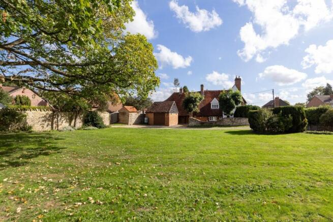 4 bed property, in (Off) High Street, £1,000,000