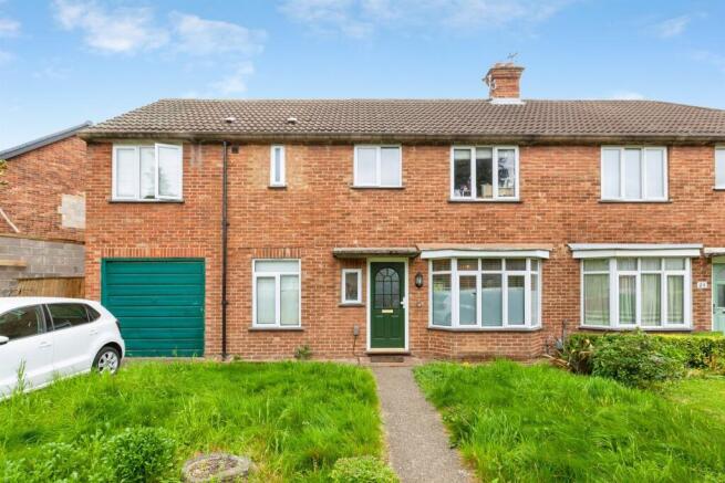 5 bed property, in Raymond Road, £640,000