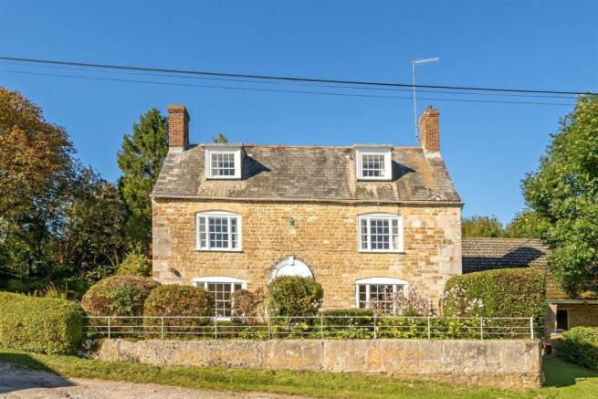 5 bed property, in Causeway, £750,000