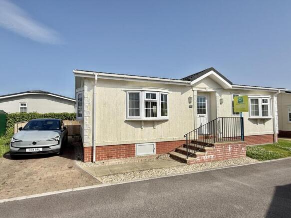 2 bed property, in Truro Heights, £150,000