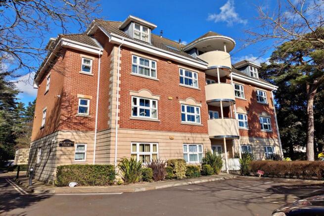 3 bed property, in Bournemouth, £275,000