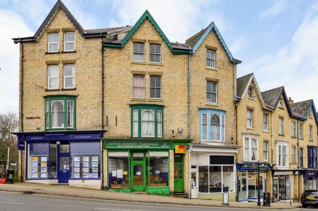2 bed property, in Park Crescent, £150,000
