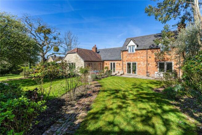 4 bed property, in Great Witcombe, £1,250,000
