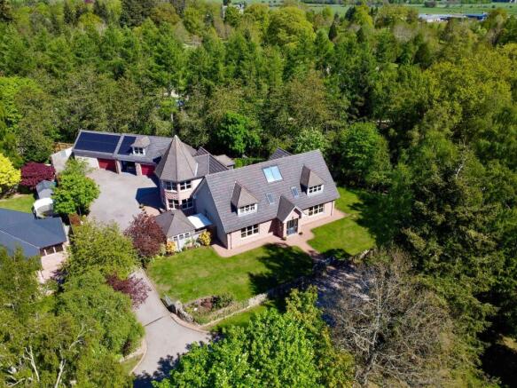 5 bed property, in Lang Stracht, £760,000