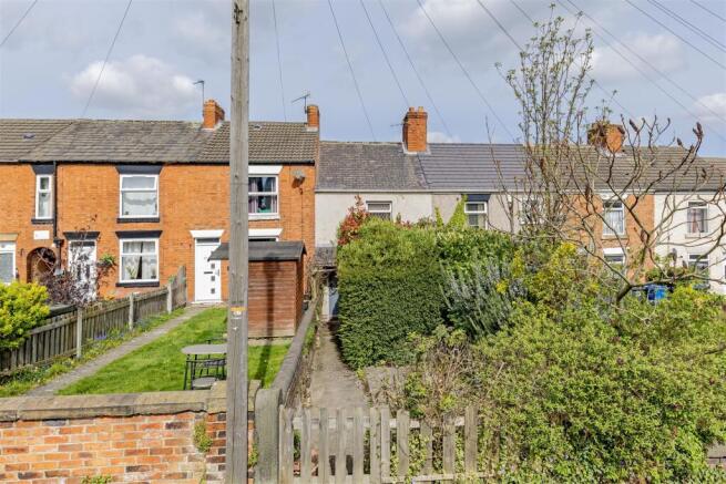 3 bed property, in Ringwood Road, £110,000