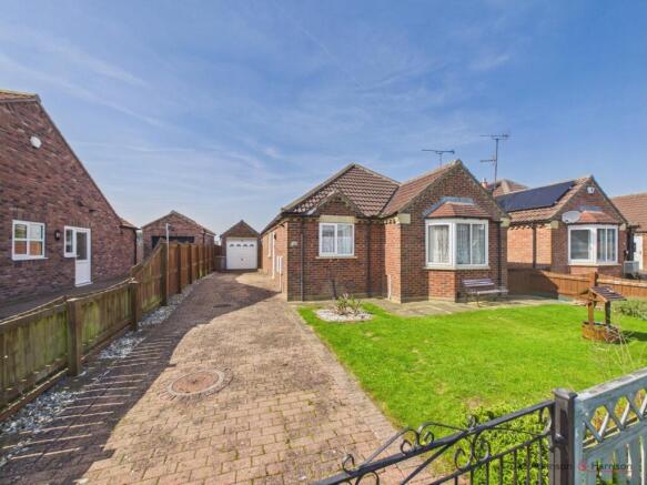 3 bed property, in West End Falls, £285,000