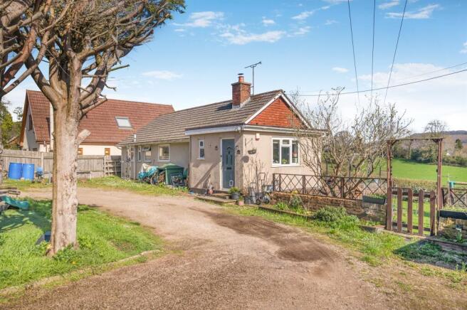 3 bed property, in Whitchurch, £350,000
