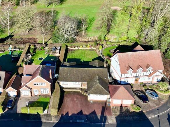 3 bed property, in Tall Trees, £650,000