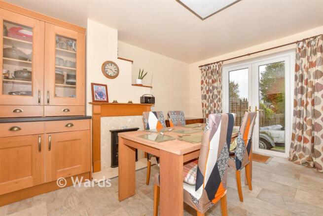 4 bed property, in Knowle Road, £475,000