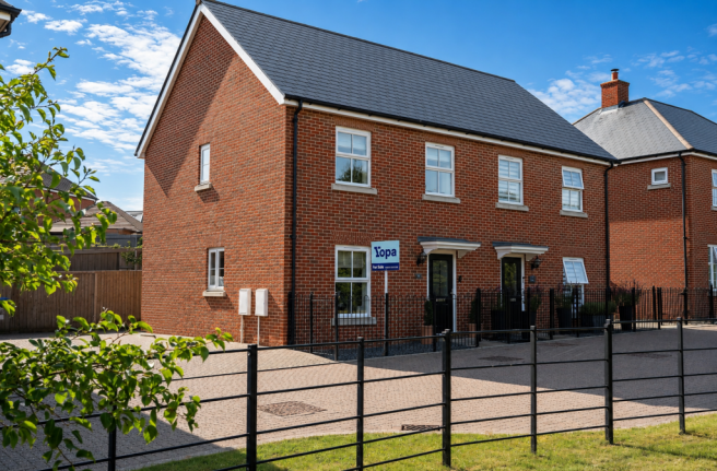 2 bed property, in Osprey Gardens, £290,000