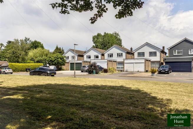 4 bed property, in London Road, £500,000