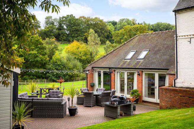 4 bed property, in Titton, £650,000