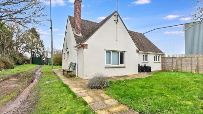 3 bed property, in The Anchorage Burford Road, £255,000