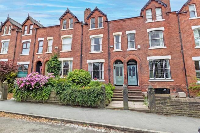 4 bed property, in Shaw Road, £625,000