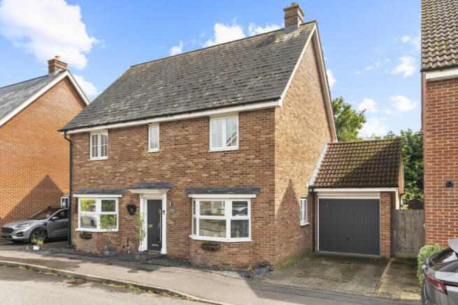 4 bed property, in Clarendon Road, £525,000