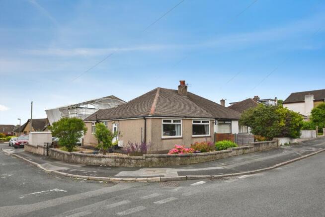 2 bed property, in Ash Tree Grove, £255,000