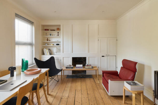 1 bed property, in New Cross, £475,000