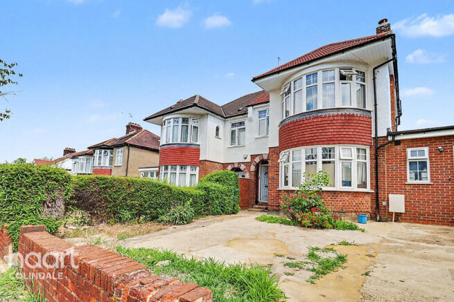 3 bed property, in Fernside Avenue, £800,000
