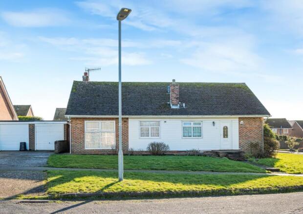 3 bed property, in 15 Poynings Close, £360,000