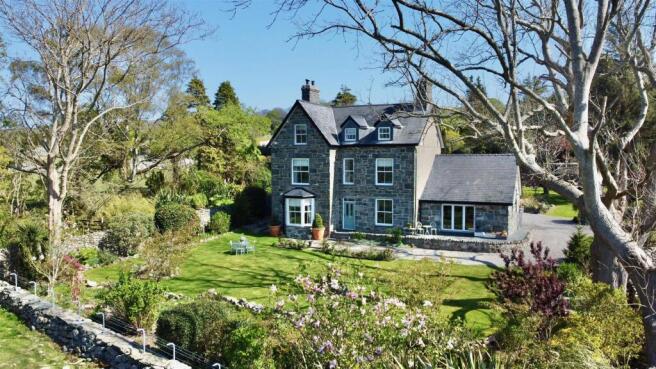 6 bed property, in Dyffryn Ardudwy, £795,000