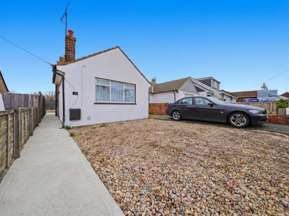 2 bed property, in Greenhill Road, £295,000