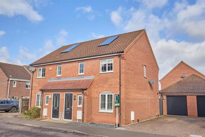 3 bed property, in Robin Avenue, £260,000