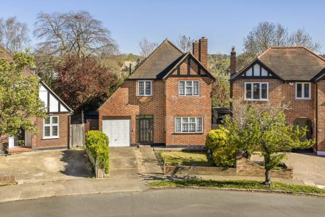 3 bed property, in Kenley Road, £1,295,000
