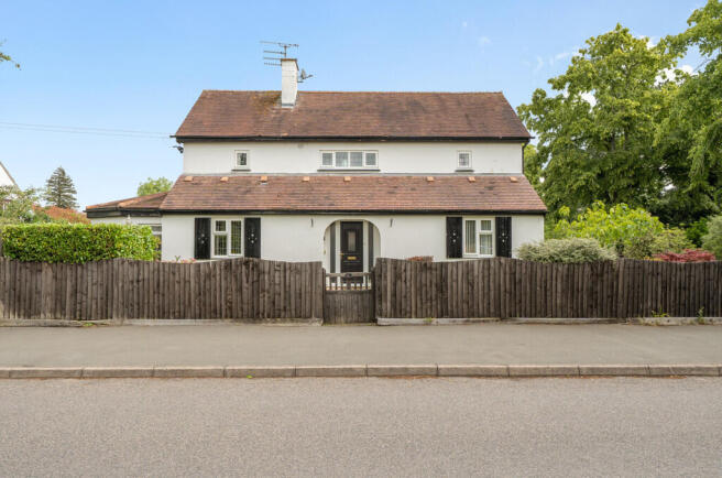 3 bed property, in Plexfield Road, £400,000