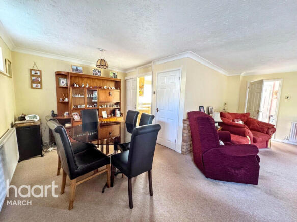 4 bed property, in Taymor Place, £325,000