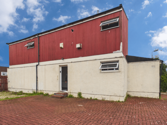 4 bed property, in 6 Carlyle Court, £240,000