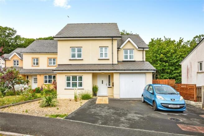 4 bed property, in Llys Y Dderwen, £190,000
