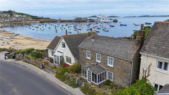 3 bed property, in Strand, £625,000
