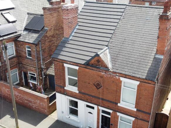2 bed property, in Staples Street, £180,000