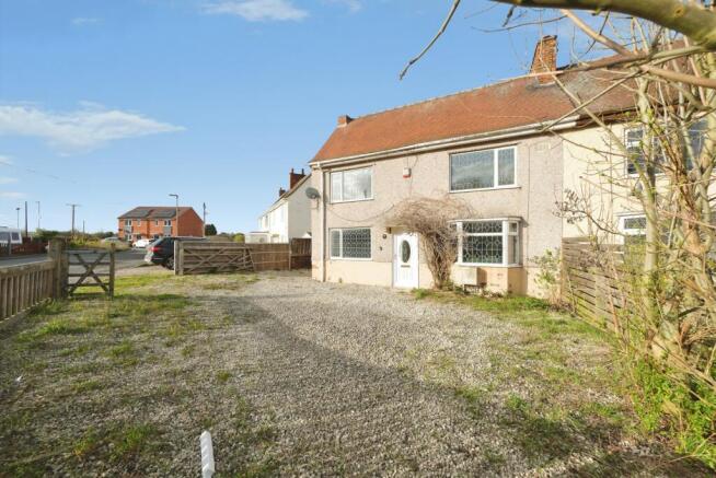 3 bed property, in Moorfield Lane, £135,000